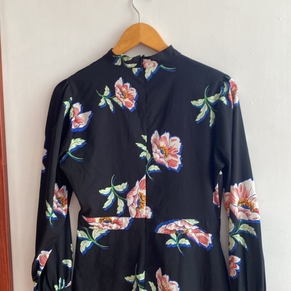Boohoo 6 Floral Print Ruffled Dress - Picture 9 of 15